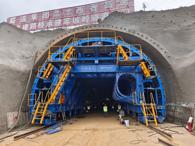 襯砌臺(tái)車(chē)工作原理是什么？